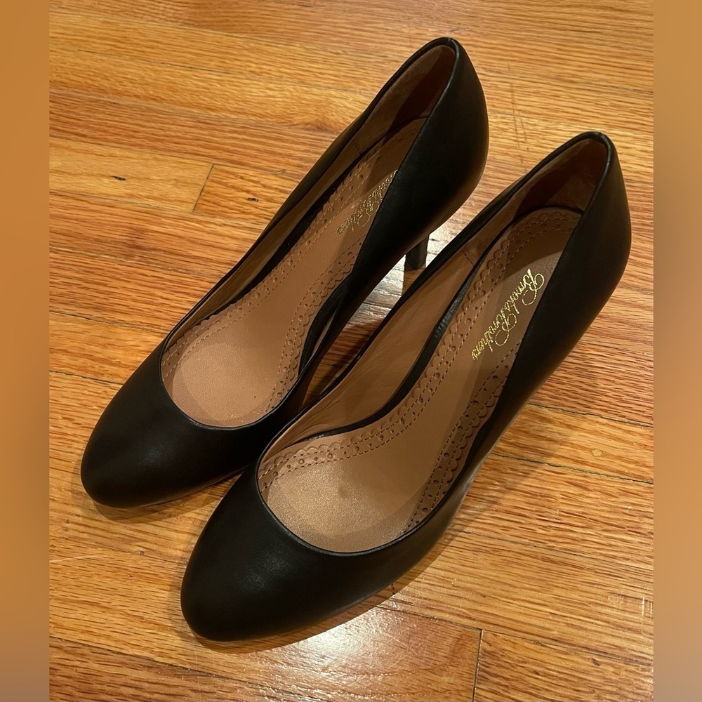 Brooks Brothers Classic Black Heels Sz 6 New